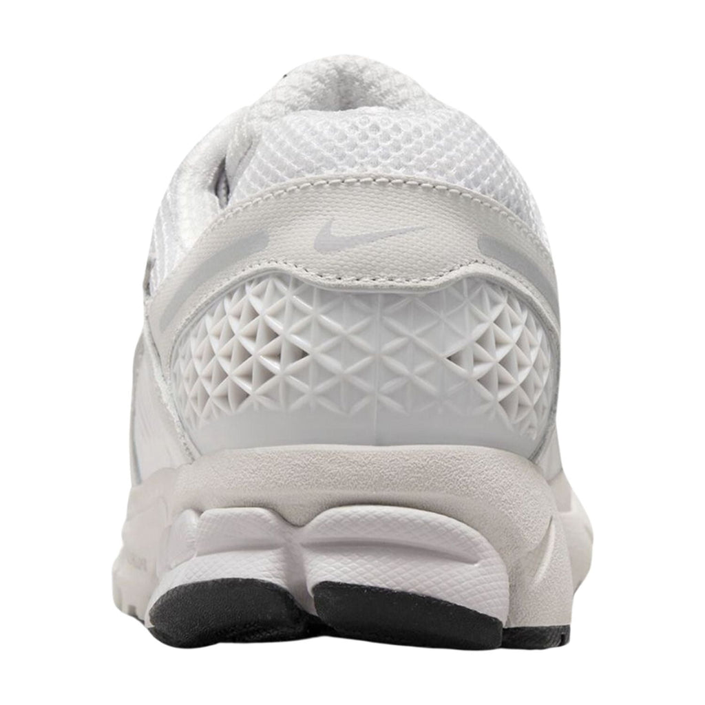 Nike Zoom Vomero 5 Beach/Sail-Light Khaki-Pale Ivory HQ0458-200 Women's Size 6